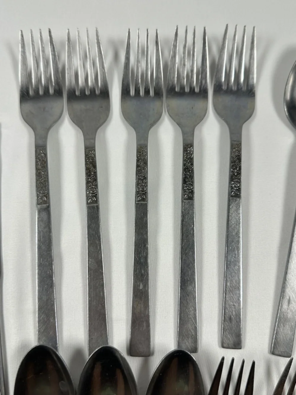 Flatware Roger Cutlery Co Stainless Japan Dorette Pattern 16 Piece 1970s